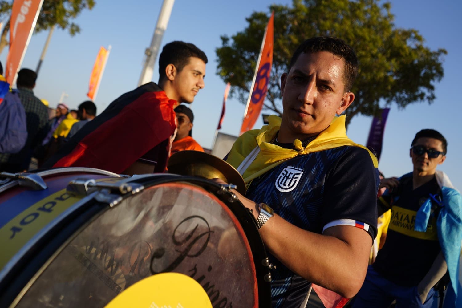 Hinchas con fe y bandera